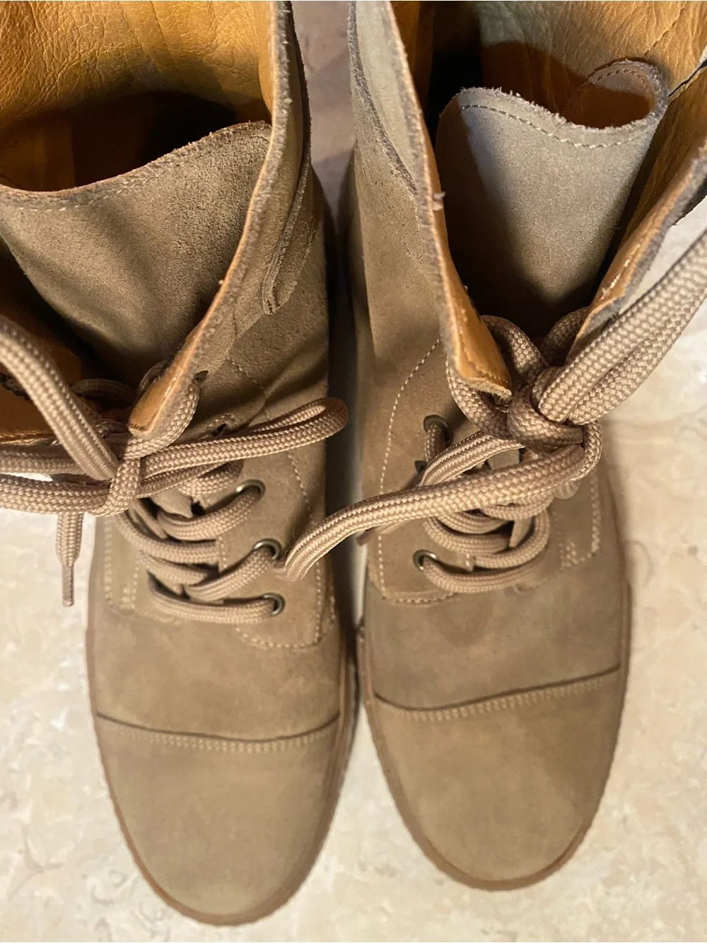 Hunter Men's Tan Suede Chukka Lace-Up Boots